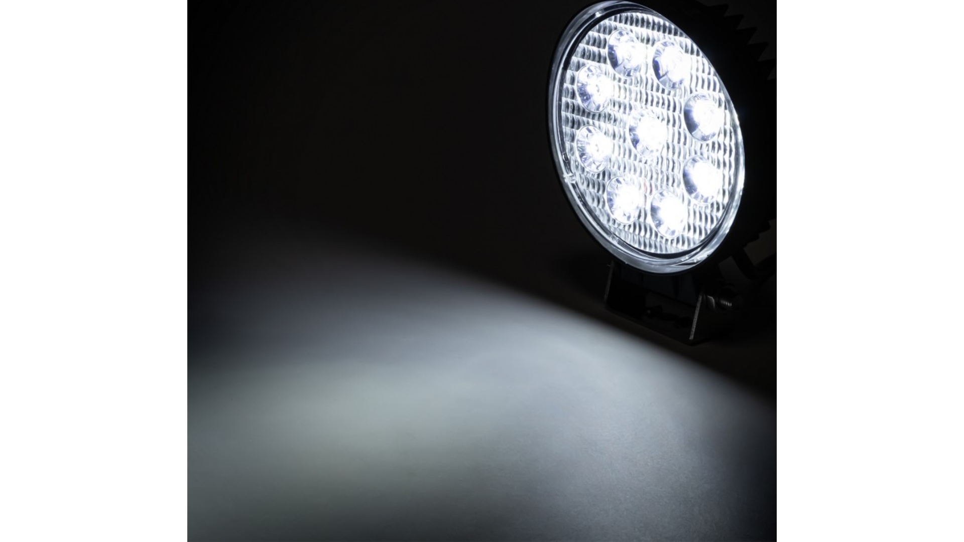 КРУГЛАЯ РАБОЧАЯ ФАРА 9 X LED