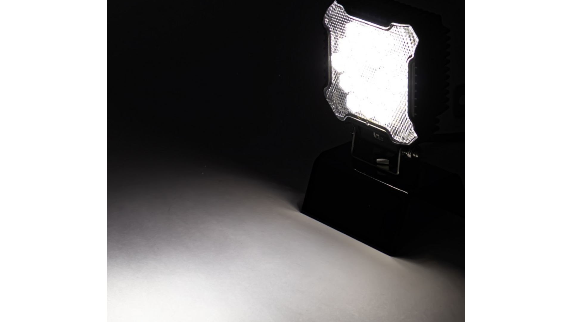 Work Lamp 18 X LED With Dt Connector