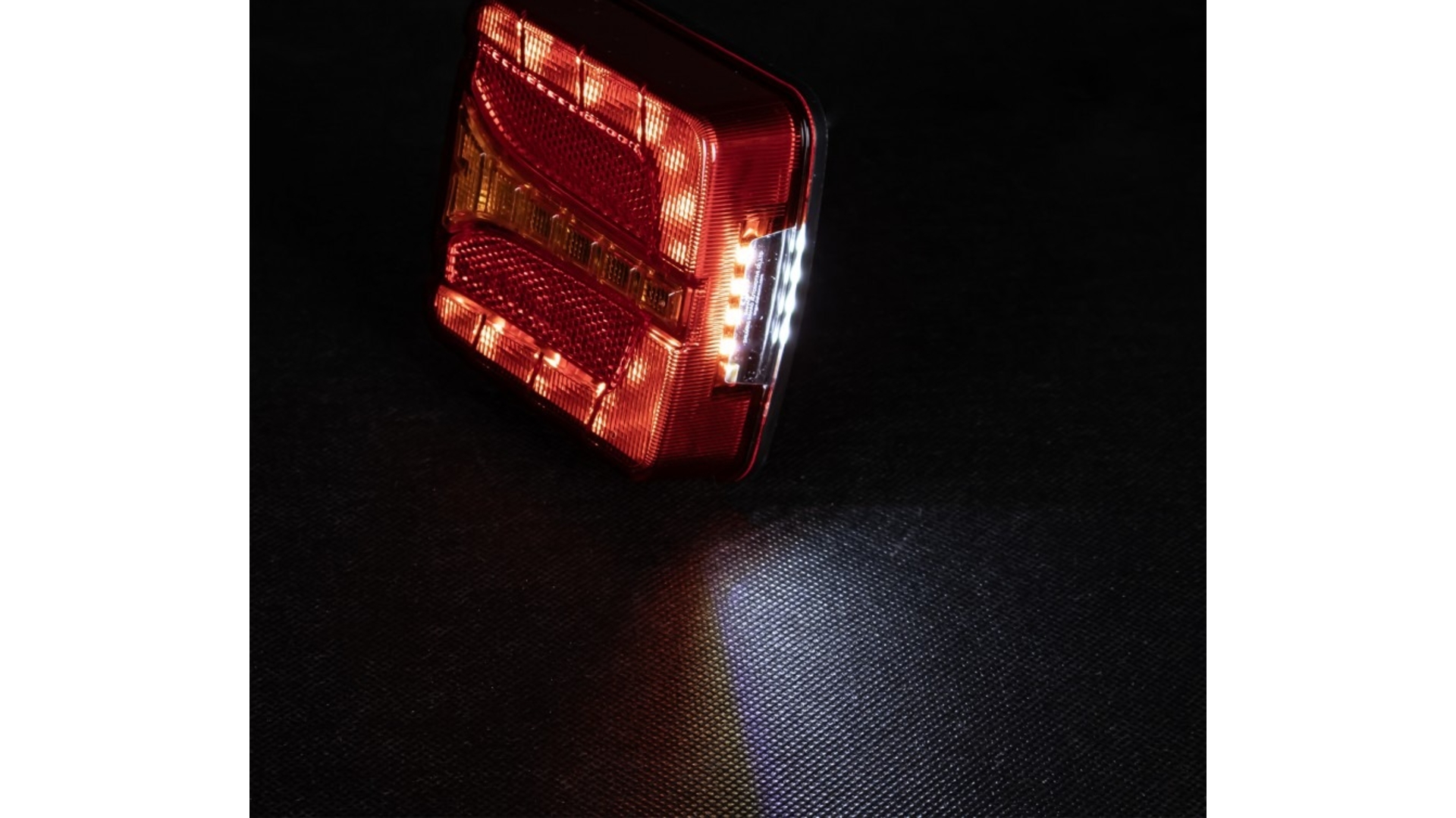 ЗАДНИЙ ФОНАРЬ LED 12 / 24V ЛЕВ.