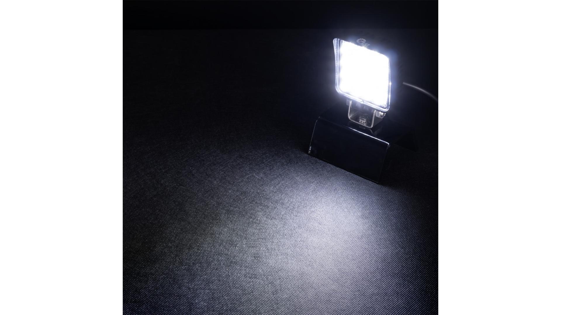 Feu de Recul 16 X LED Carré Interrupteur R23 R148