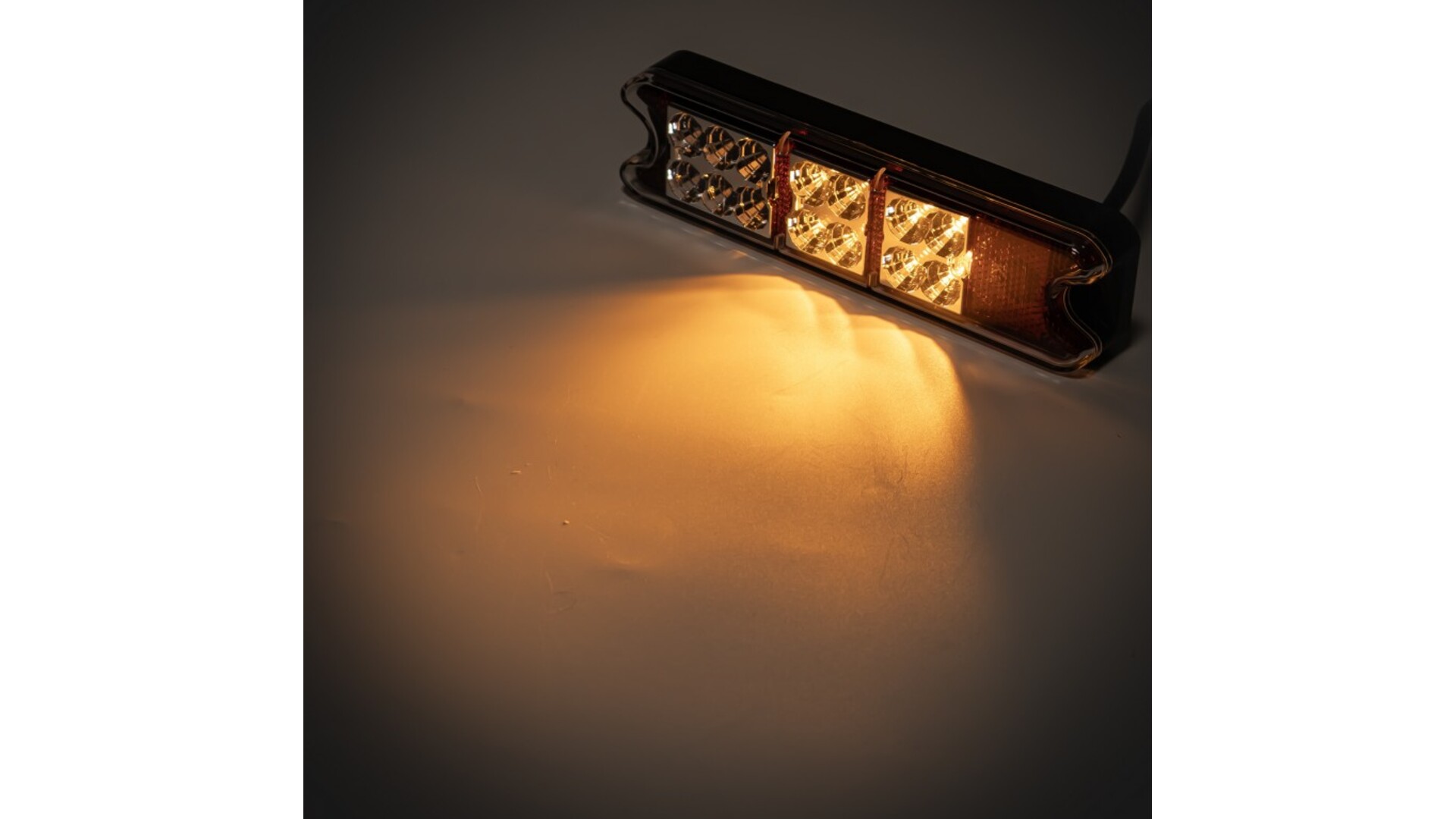Piloto Trasero 18 X LED 12 / 24V Pequeño