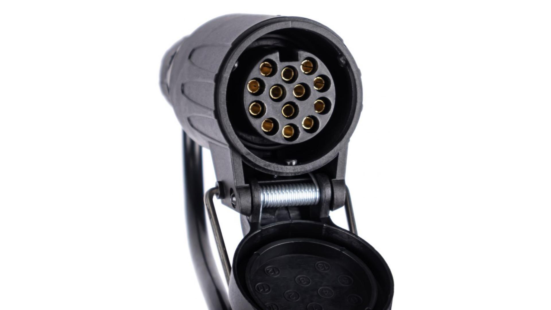 Adapter z Przewodem 7 / 13 Pin 12V 0,75m