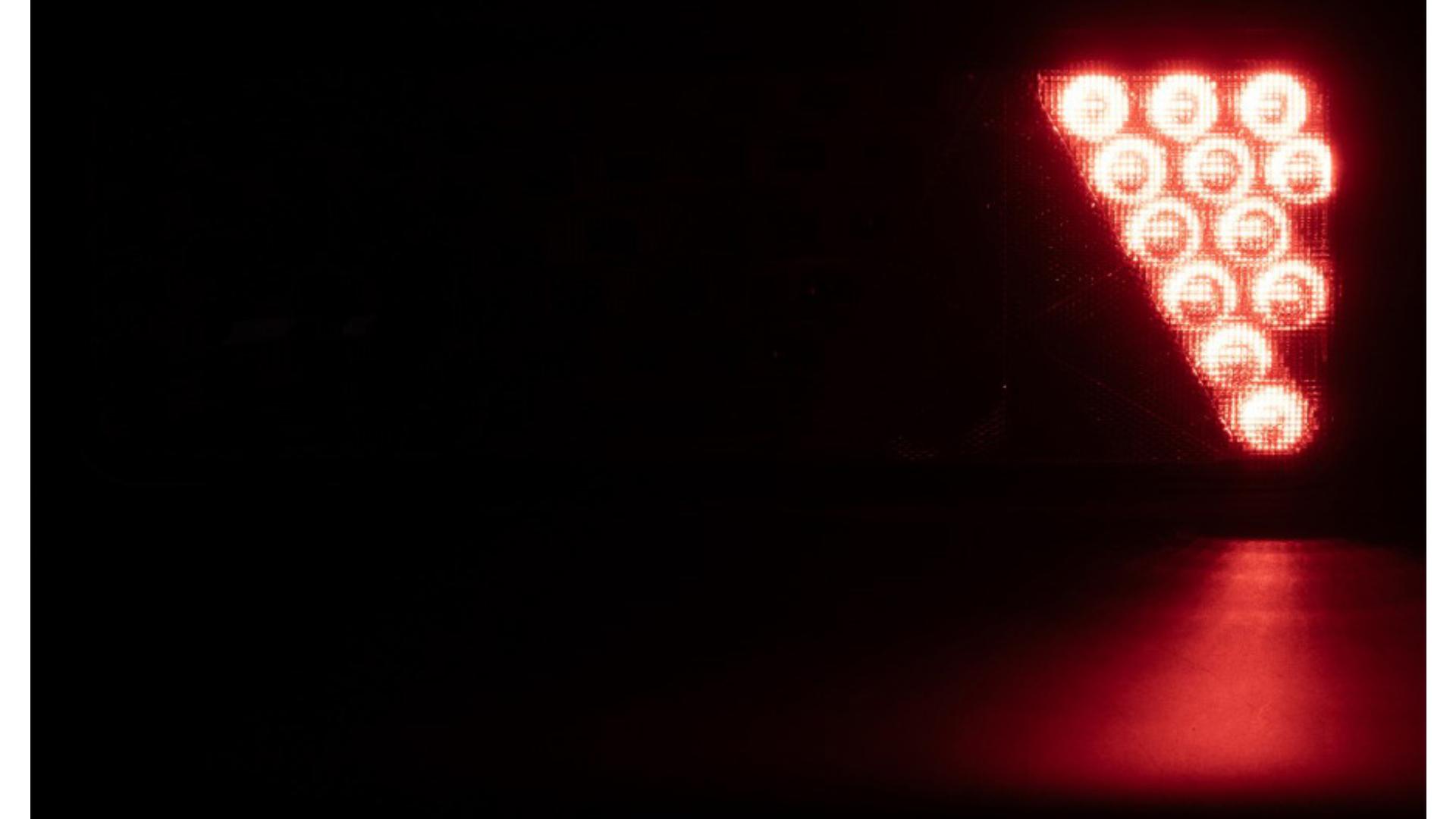 Rückleuchte 69 X LED Mit Dreieck (Weiss-Rot) Links