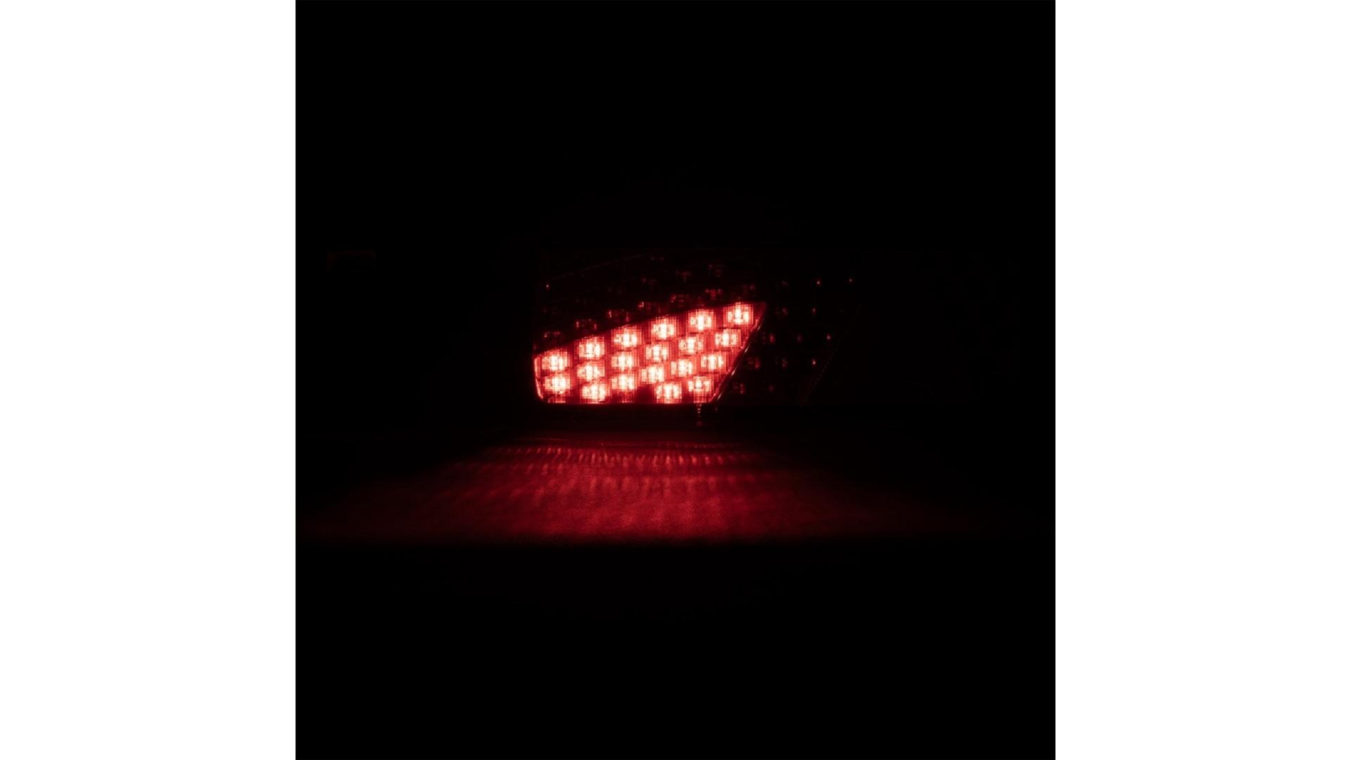 ЗАДНИЙ ФОНАРЬ 69+6 X LED С ТРЕУГОЛЬНИКОМ И ГАБАРИТНЫМ ФОНАРЕМ ЛЕВ.
