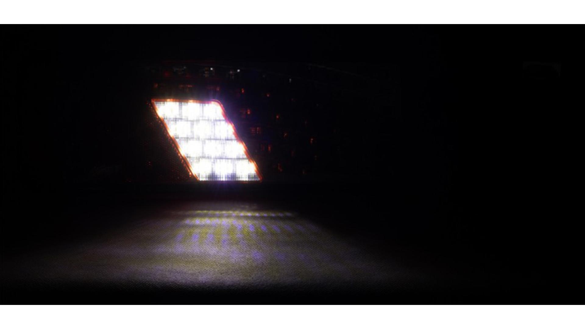 Lampa Zespolona Tylna 69+6 X LED z Trójkątem I Obrysem Prawa