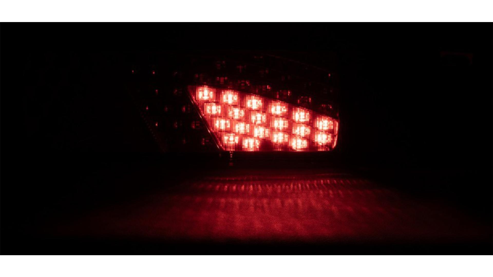 ЗАДНИЙ ФОНАРЬ 69+6 X LED С ТРЕУГОЛЬНИКОМ И ГАБАРИТНЫМ ФОНАРЕМ ПРАВ.