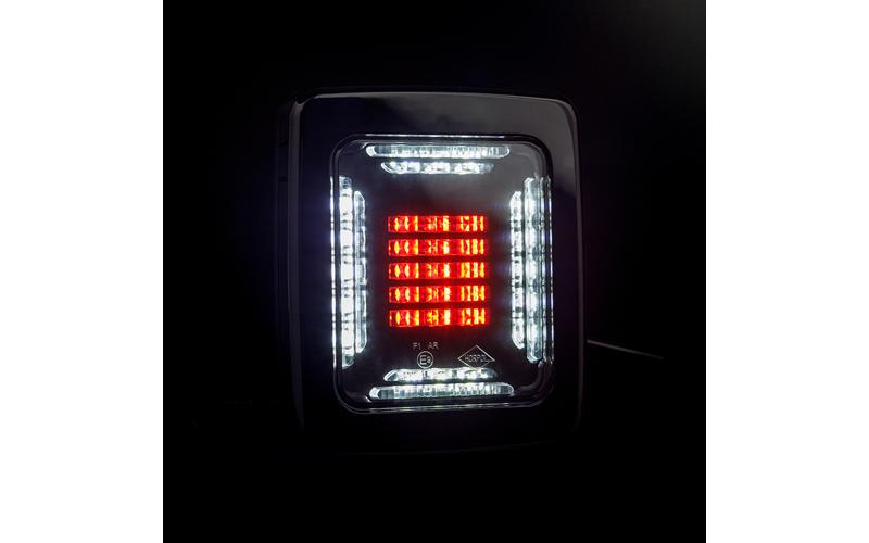 Feu Arrière Cube 12 / 24V Droit / Gauche (LED, Cadre Noir)