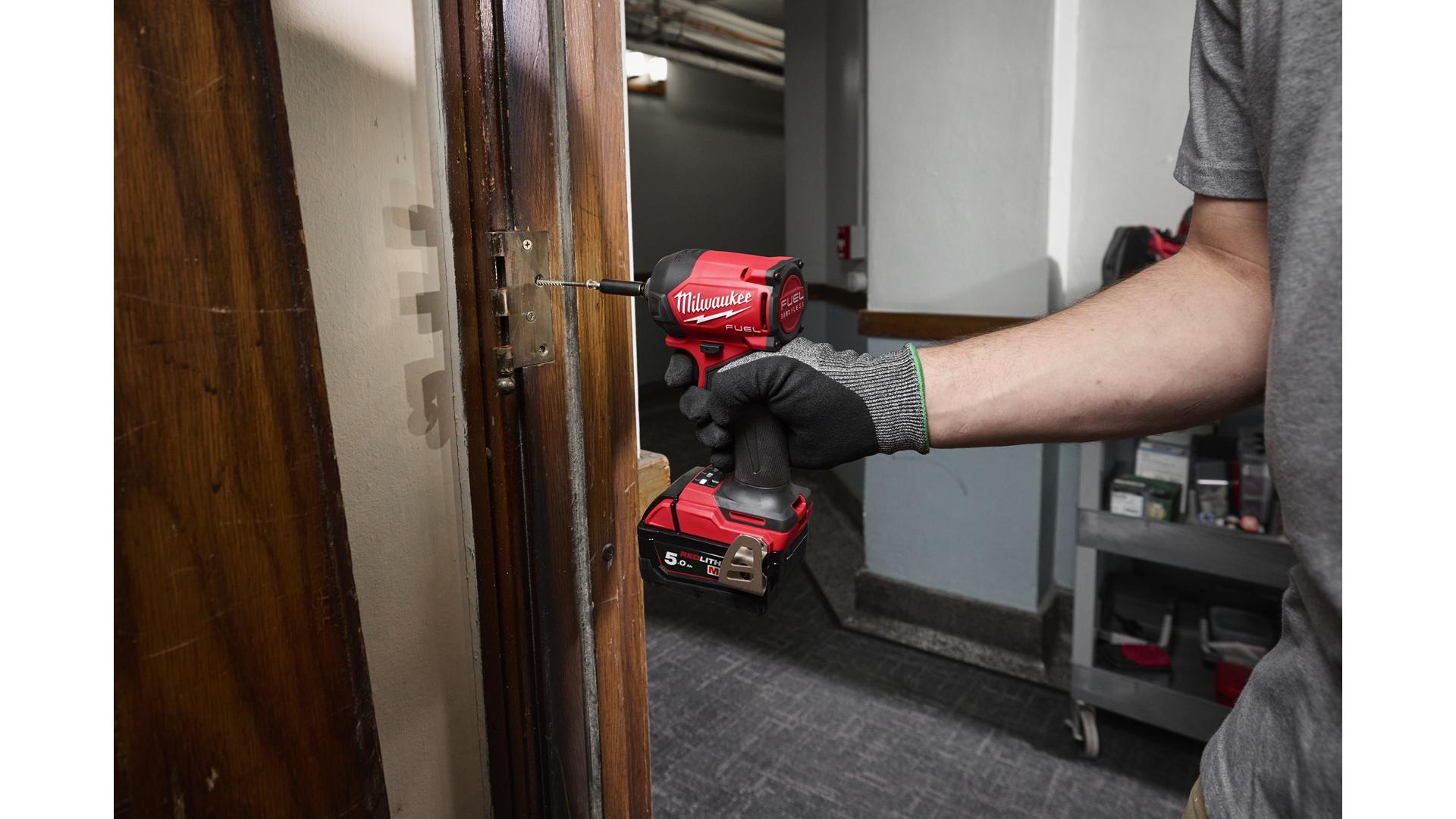 MILWAUKEE M18 FIDRQ-0 - ZAKRĘTARKA UDAROWA HYDRAULICZNA 1/4" HEX 18 V, FUEL™ SURGE™, W WALIZCE, BEZ WYPOSAŻENIA