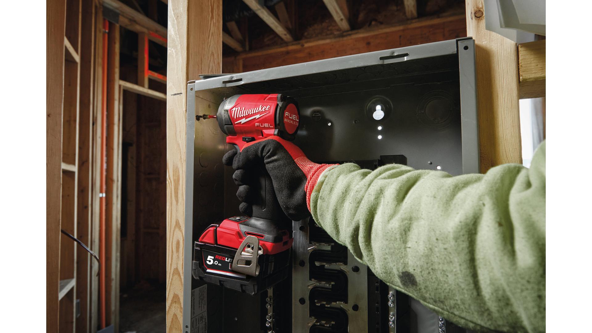 MILWAUKEE M18 FID3-502X - ZAKRĘTARKA UDAROWA 226 NM, 3900 OBR/MIN, 1/4" HEX 18 V, 5.0 AH, FUEL™, W WALIZCE, Z 2 AKUMULATORAMI I 