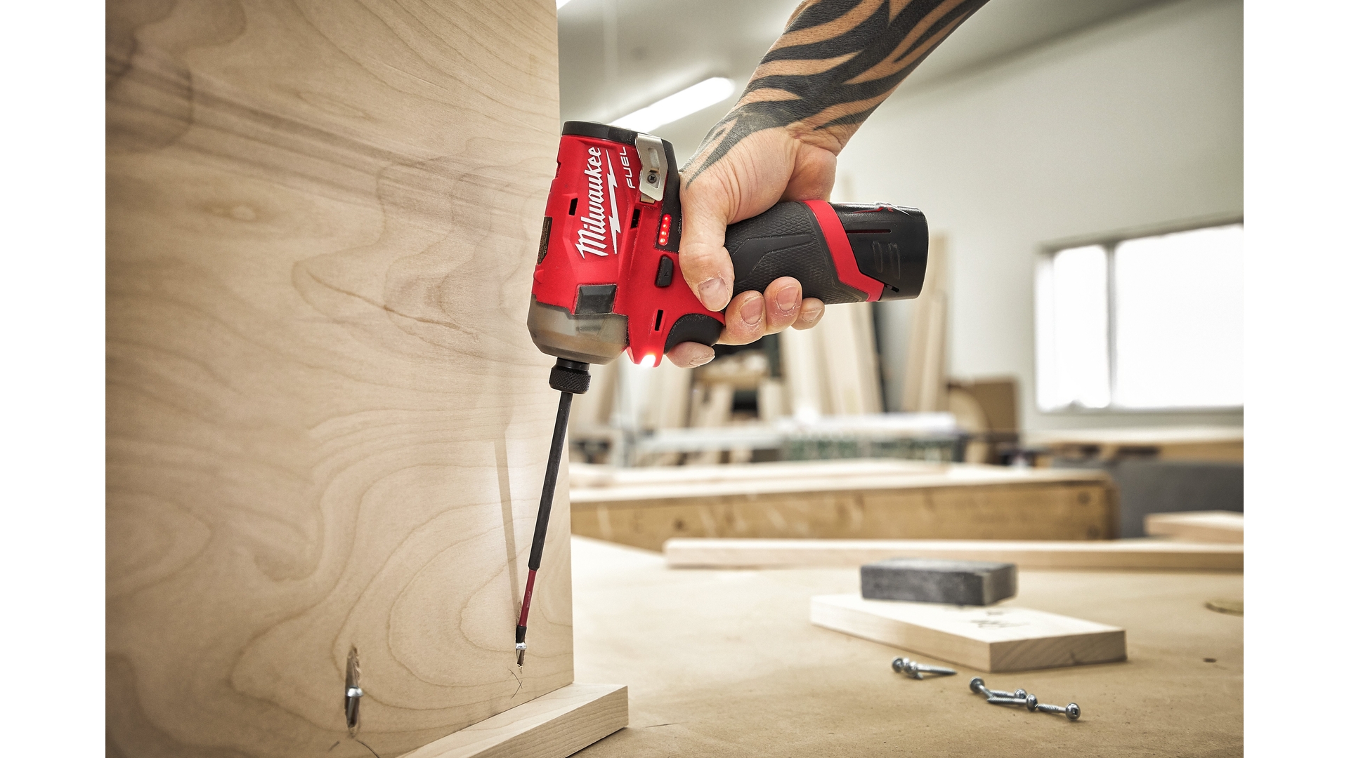 MILWAUKEE M12 FQID-0 - ZAKRĘTARKA UDAROWA 1/4" HEX, 12 V, FUEL™ SURGE™, BEZ WYPOSAŻENIA