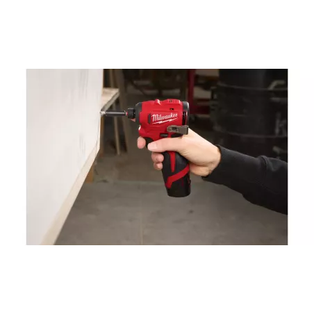 MILWAUKEE M12 BLIDRC-202C - KOMPAKTOWA ZAKRĘTARKA UDAROWA 1/4" HEX 12 V, 2.0 AH, W WALIZCE, Z 2 AKUMULATORAMI I ŁADOWARKĄ
