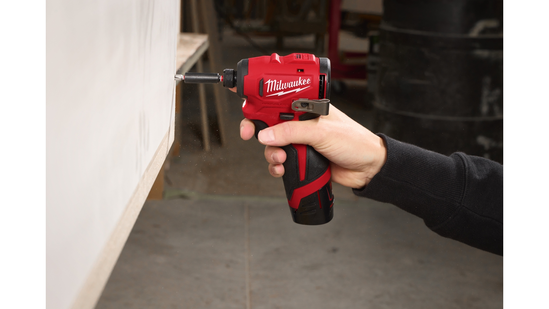 MILWAUKEE M12 BLIDRC-202C - KOMPAKTOWA ZAKRĘTARKA UDAROWA 1/4" HEX 12 V, 2.0 AH, W WALIZCE, Z 2 AKUMULATORAMI I ŁADOWARKĄ
