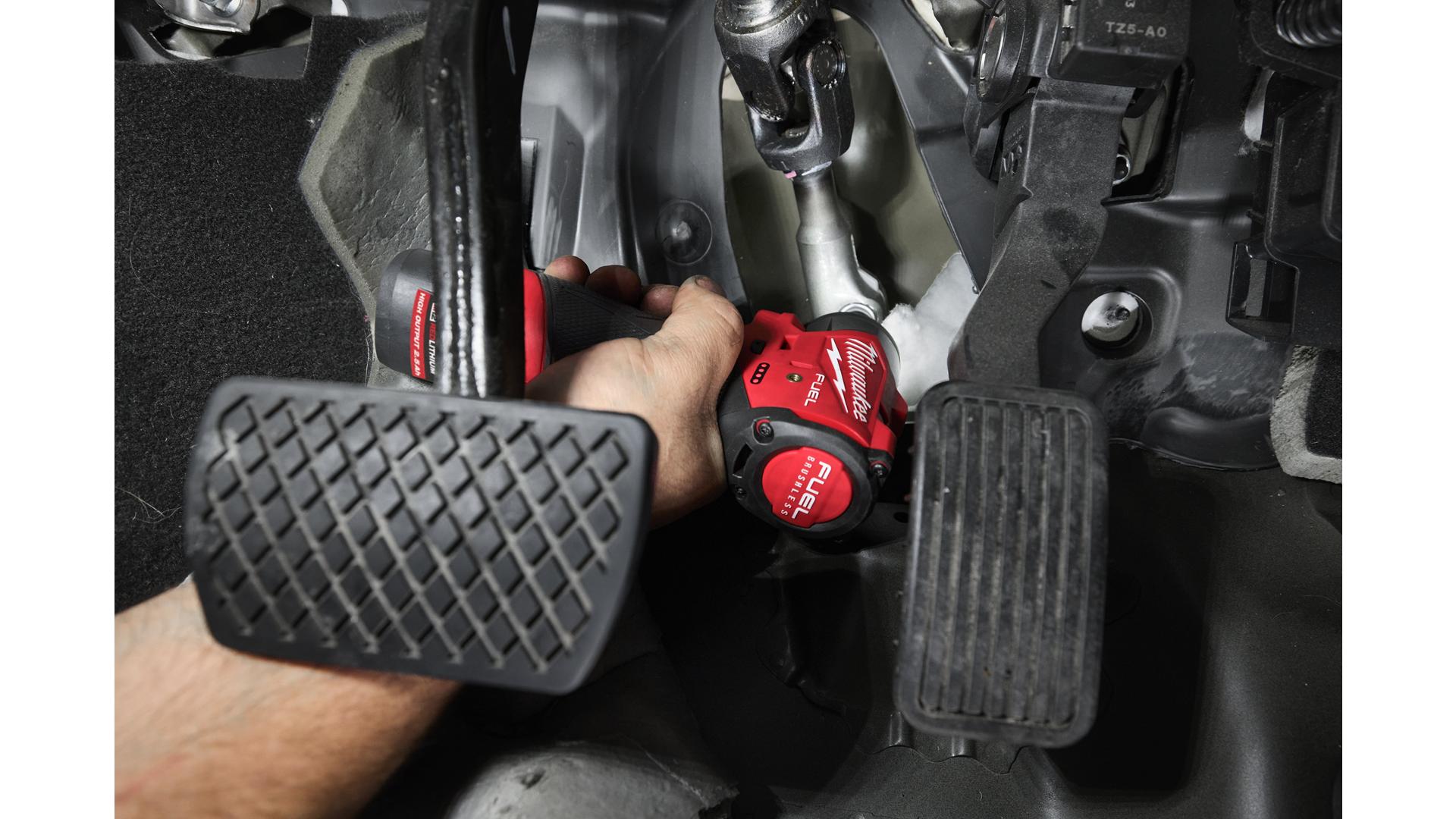MILWAUKEE M12 FSCIWF14-0 - SUBKOMPAKTOWY KLUCZ UDAROWY 1/4", 95 NM, 12 V, FUEL™, W WALIZCE, BEZ WYPOSAŻENIA