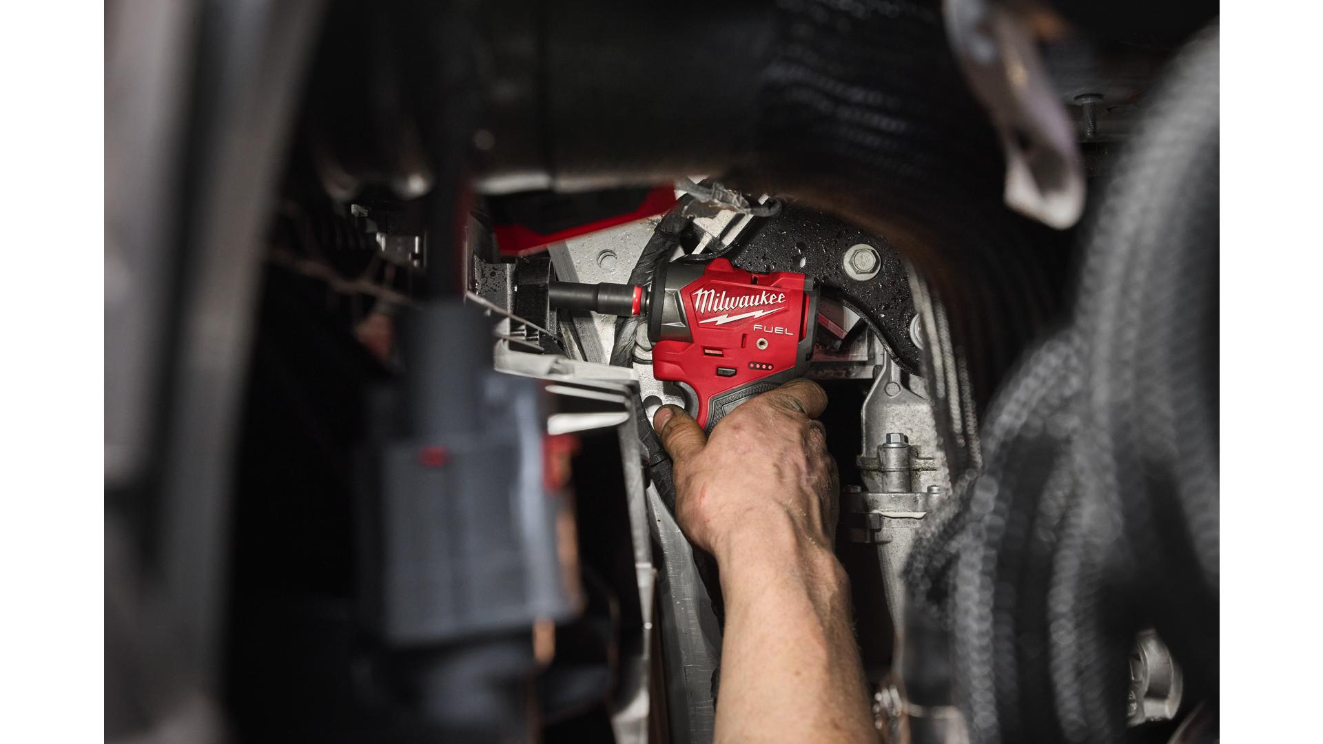 MILWAUKEE M12 FSCIWF38-0 - SUBKOMPAKTOWY KLUCZ UDAROWY 3/8", 271 NM, 12 V, FUEL™, W WALIZCE, BEZ WYPOSAŻENIA.
