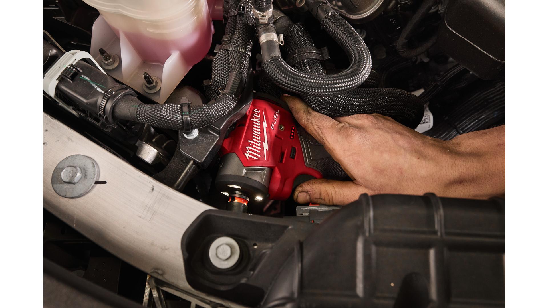 MILWAUKEE M12 FSCIWF38-0 - SUBKOMPAKTOWY KLUCZ UDAROWY 3/8", 271 NM, 12 V, FUEL™, W WALIZCE, BEZ WYPOSAŻENIA.
