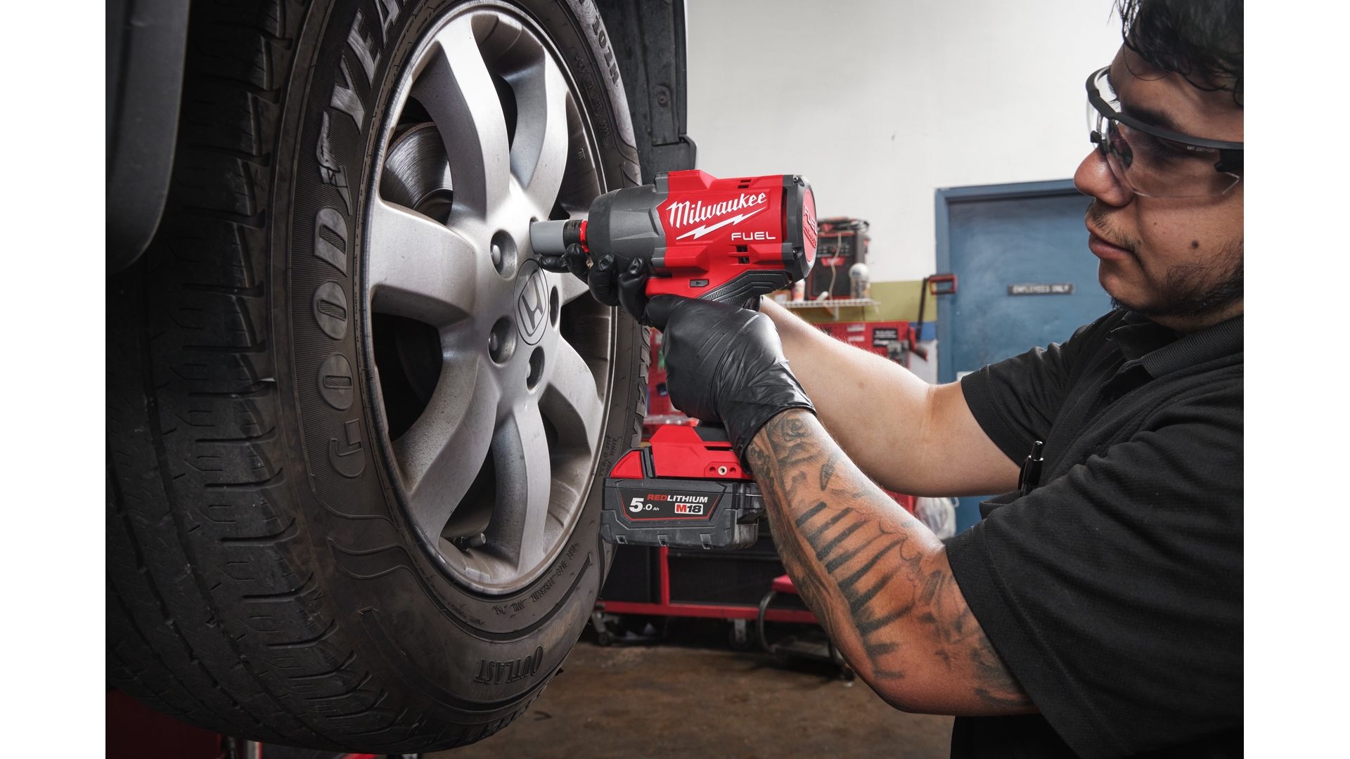 MILWAUKEE M18 FHIW2F12-0X - KLUCZ UDAROWY 1/2", 1491 NM, 18 V, FUEL™, W WALIZCE, BEZ WYPOSAŻENIA
