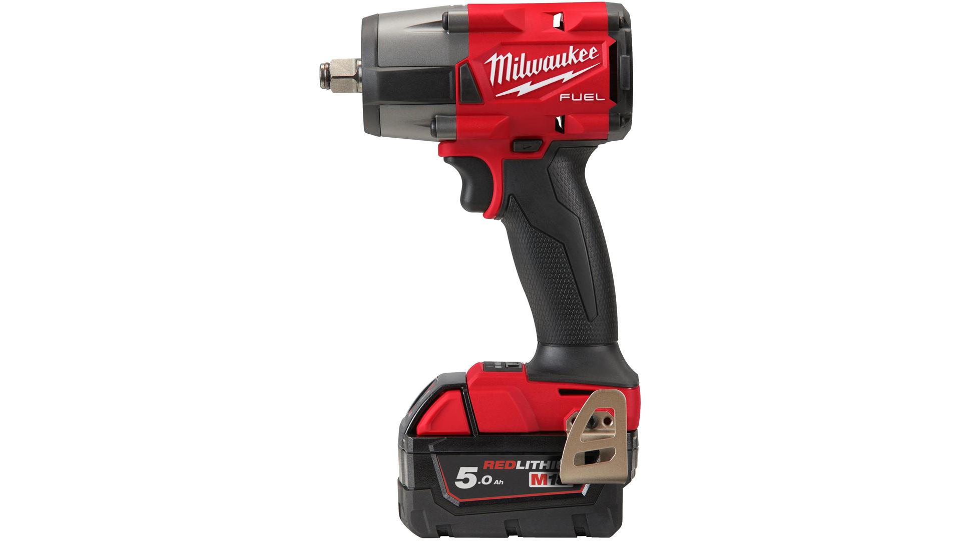 MILWAUKEE M18 FMTIW2F12-502X - KLUCZ UDAROWY 1/2", 745 NM, 18 V, 5.0 AH, FUEL™, W WALIZCE, Z 2 AKUMULATORAMI I ŁADOWARKĄ.
