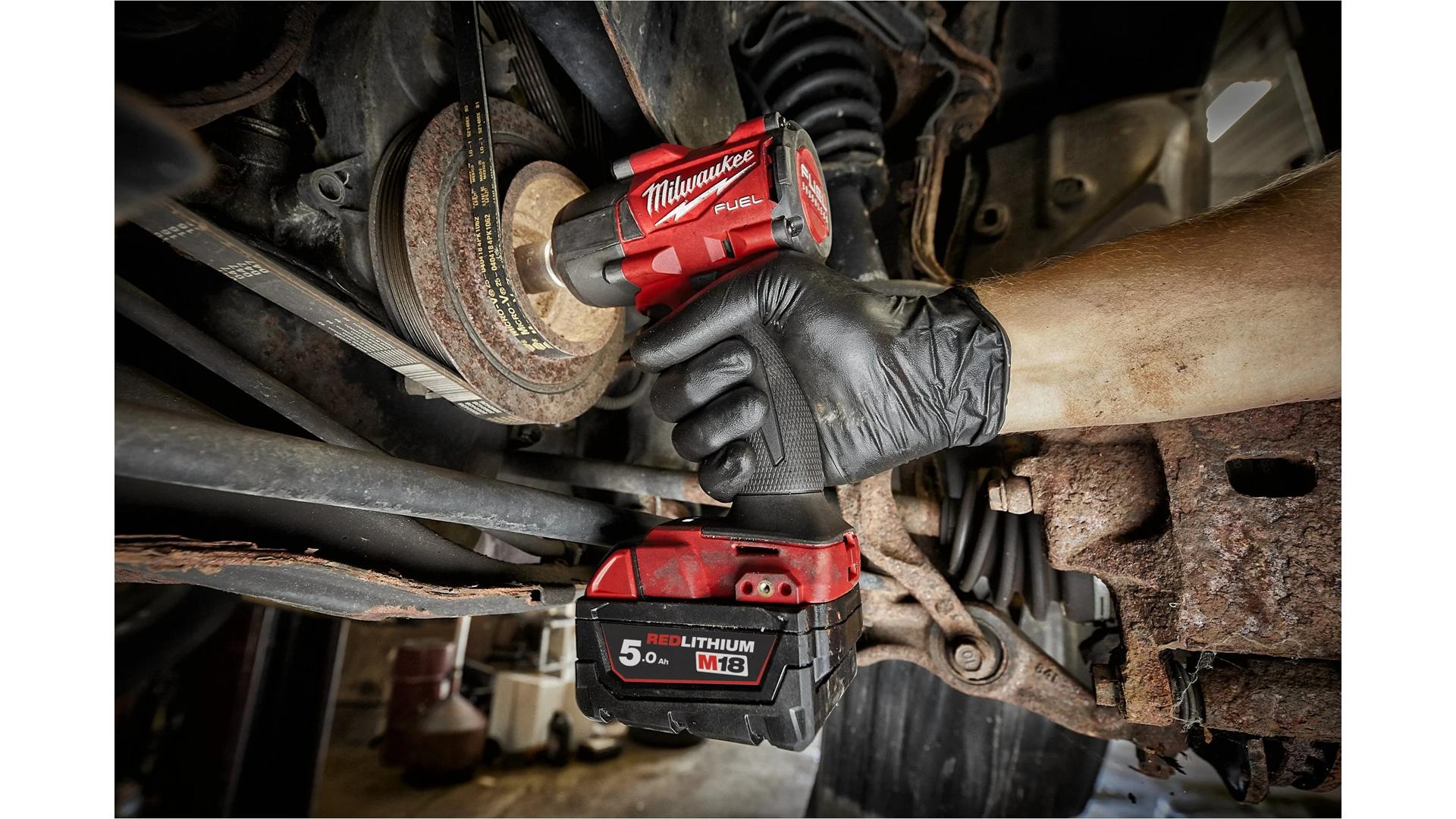 MILWAUKEE M18 FMTIW2F12-502X - KLUCZ UDAROWY 1/2", 745 NM, 18 V, 5.0 AH, FUEL™, W WALIZCE, Z 2 AKUMULATORAMI I ŁADOWARKĄ.
