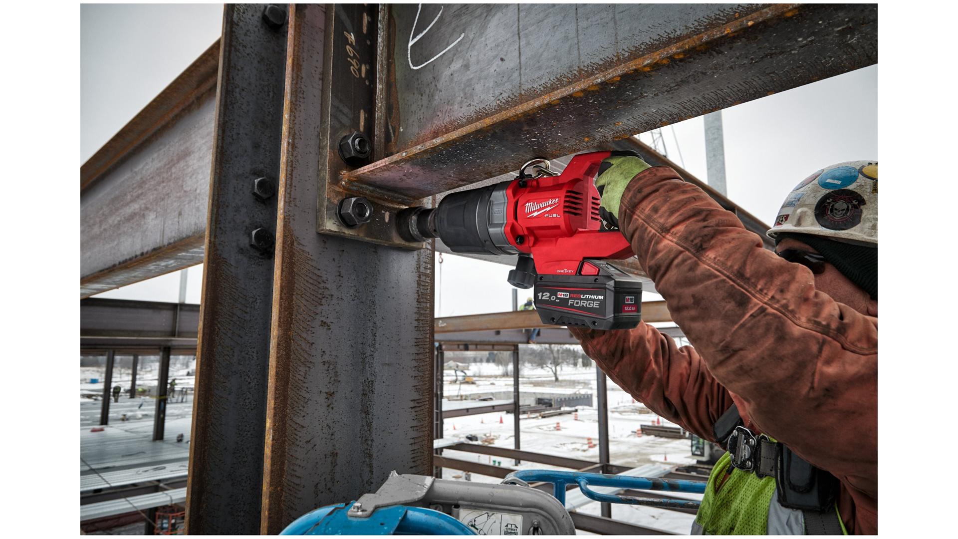 MILWAUKEE M18 ONEFHIWF1DS-0C - KLUCZ UDAROWY 1" Z RĘKOJEŚCIĄ D, 2576 NM, 18 V, ONE-KEY™, W WALIZCE, BEZ WYPOSAŻENIA
