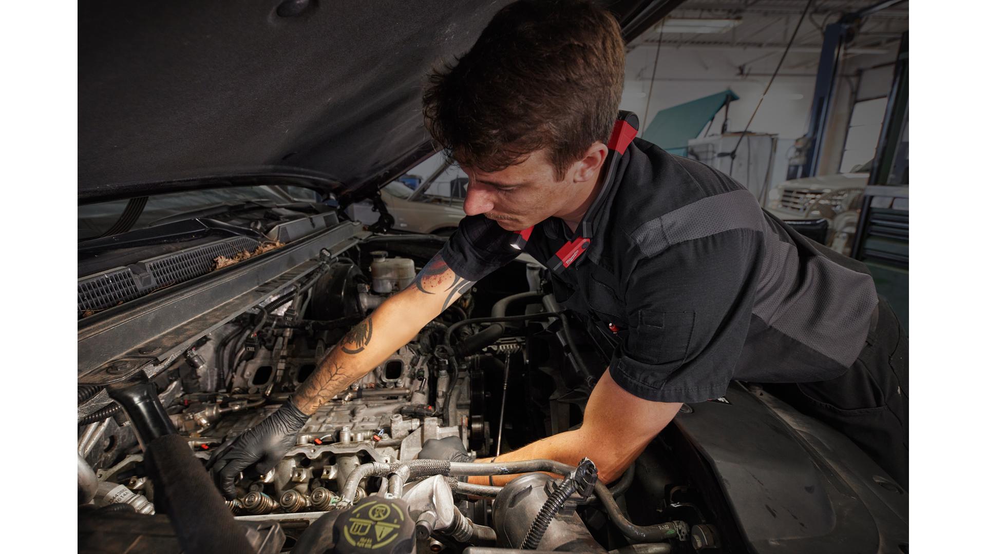 MILWAUKEE L4 NL400-301 - LATARKA NA SZYJĘ USB, 400 LM, 4 V, 3.0 AH
