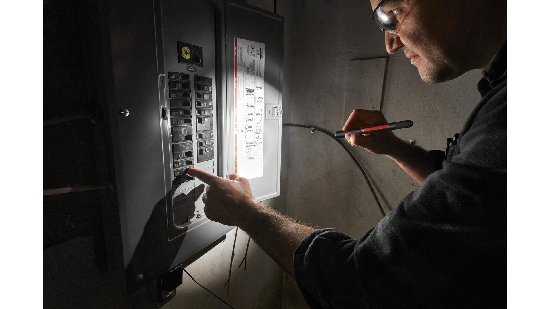 MILWAUKEE IR PL250 - LATARKA AKUMULATOROWA USB, 250 LM, 4 V