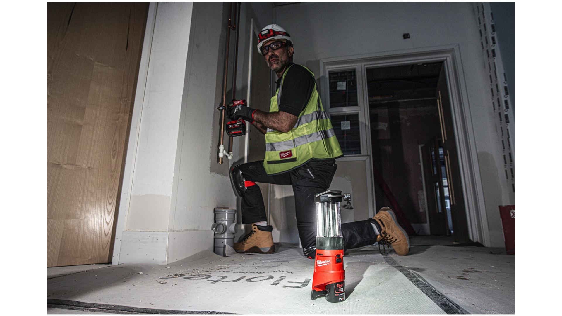 MILWAUKEE M12 LL-0 - LATARNIA LED, 400 LM, 12 V, BEZ WYPOSAŻENIA
