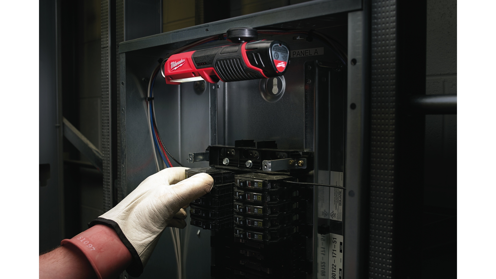MILWAUKEE M12 SL-0 - LATARKA KIESZONKOWA LED, 220 LM, 12 V, BEZ WYPOSAŻENIA